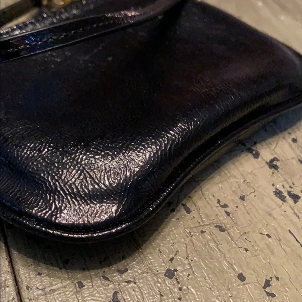 𝅺COACH Poppy Black & Gold Patent Leather Wristlet